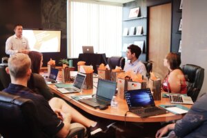 STARTUP INCUBATORS AND ACCELERATORS IN THE USA
