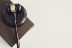 what is the difference between a lawyer and an attorney